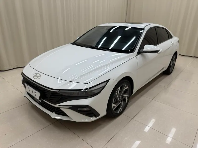 Hyundai Elantra, 2023