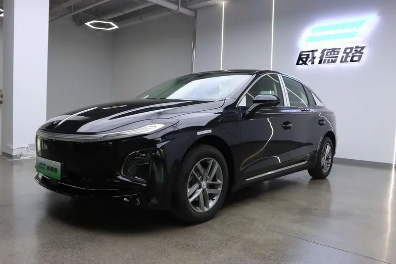 Hongqi E-QM5, 2025