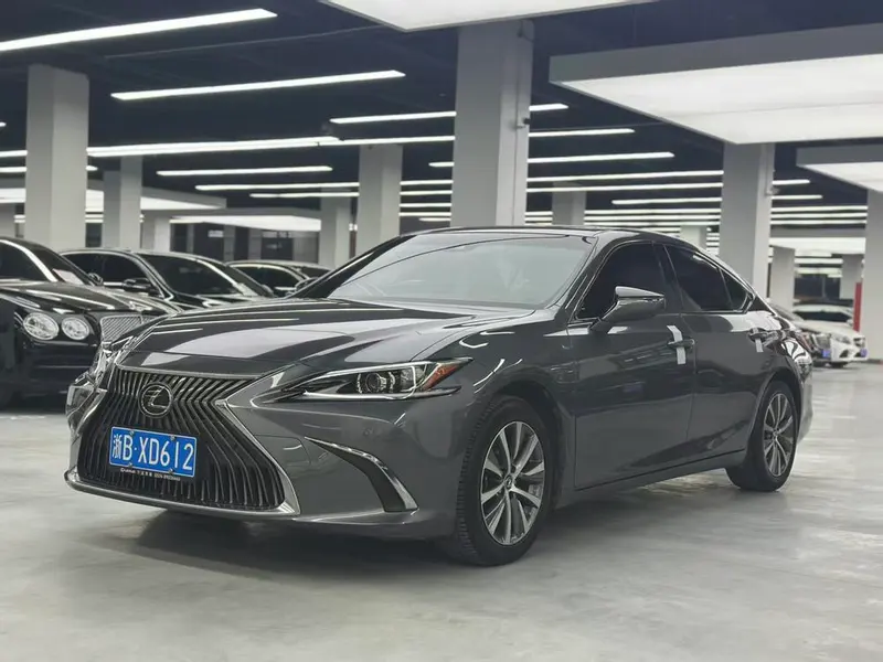 Lexus ES, 2020