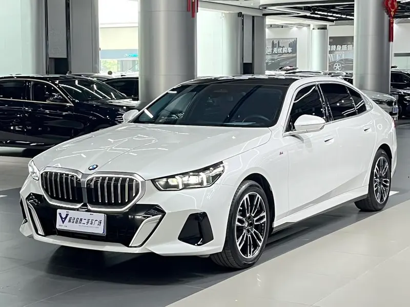 BMW 5-Series, 2025