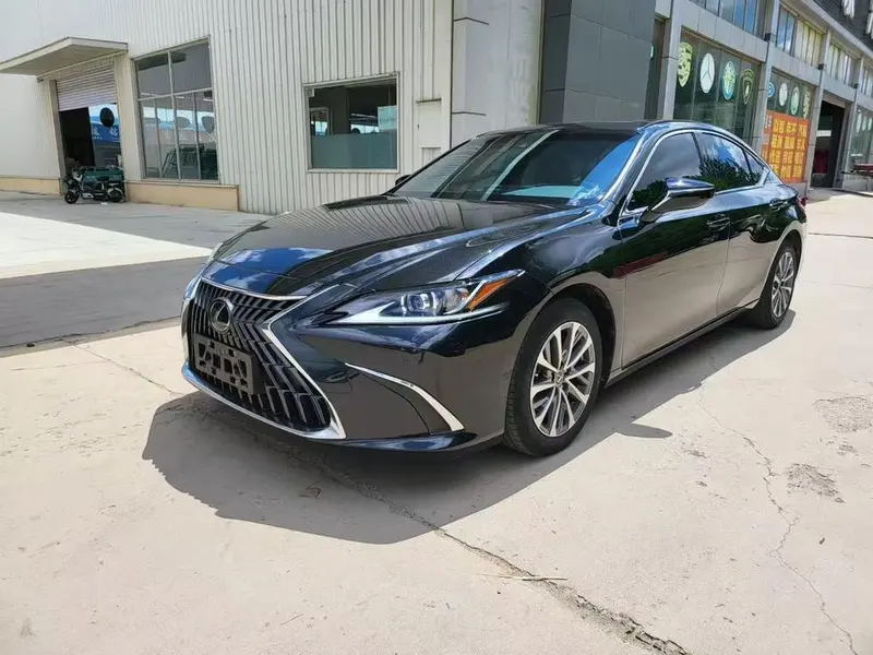 Lexus ES, 2022