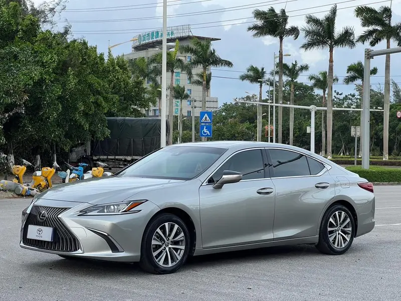 Lexus ES, 2020