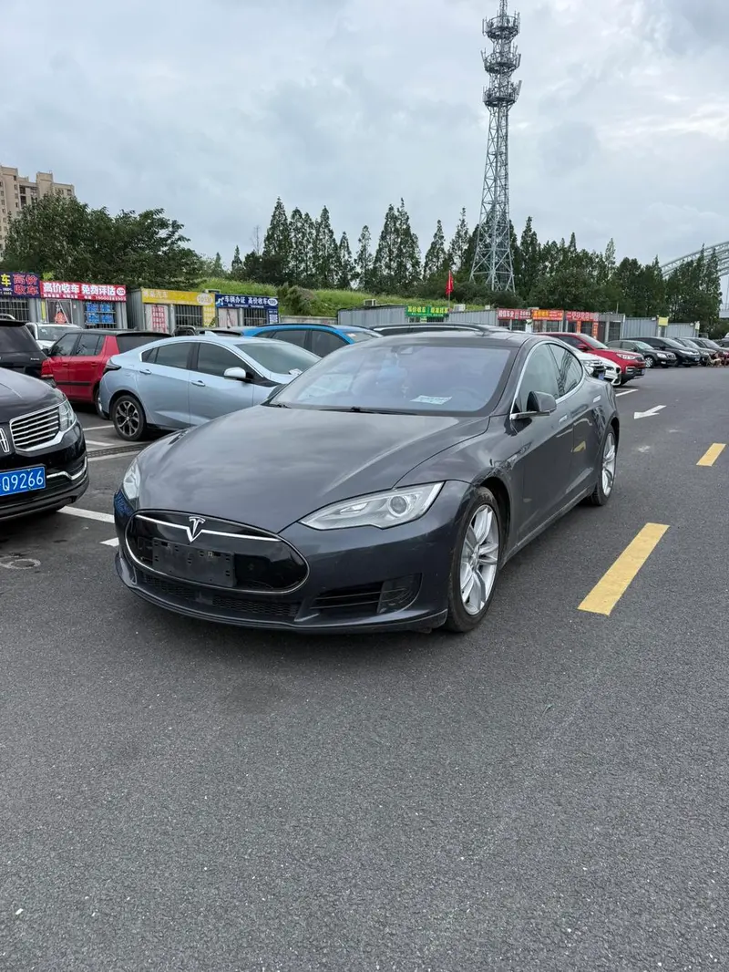 Tesla Model S, 2015