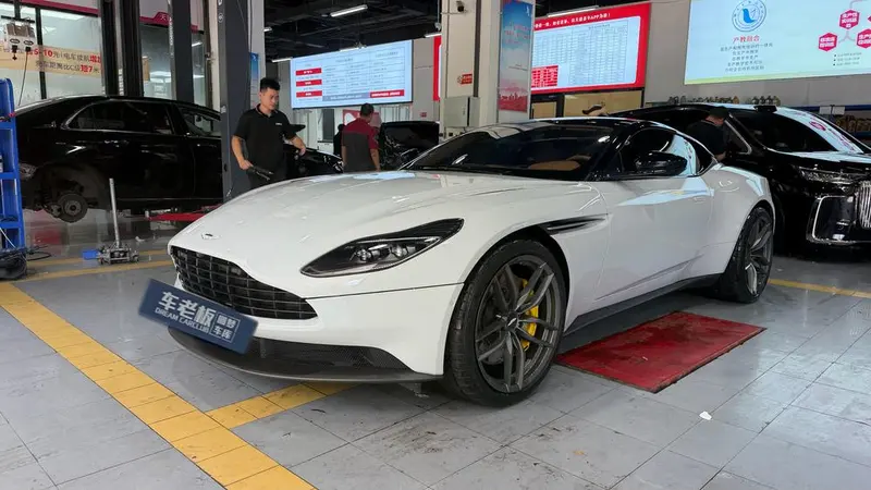 Aston Martin DB11, 2019