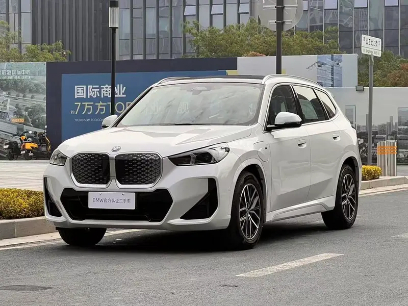 BMW iX1, 2025