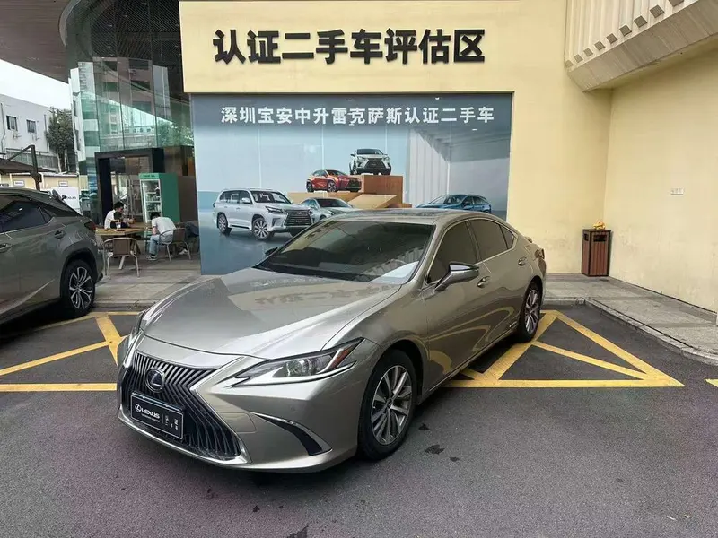 Lexus ES, 2020
