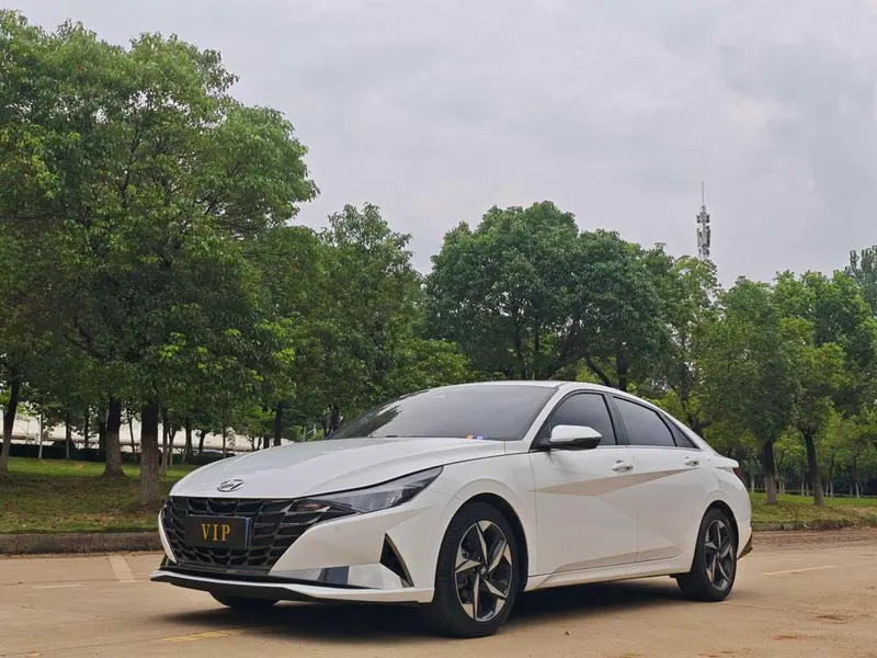 Hyundai Elantra, 2022