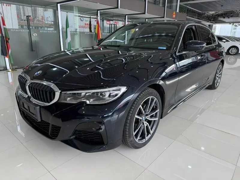 BMW 3-Series, 2022