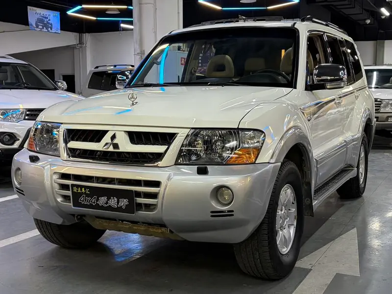 Mitsubishi Pajero, 2011