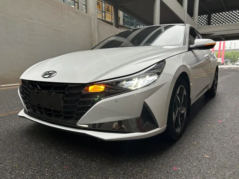 Hyundai Elantra, 2022