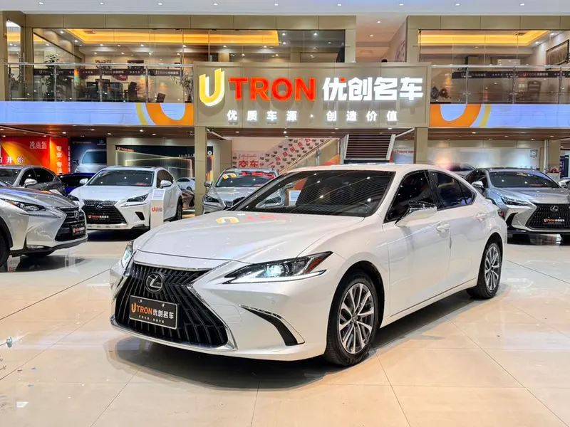 Lexus ES, 2022