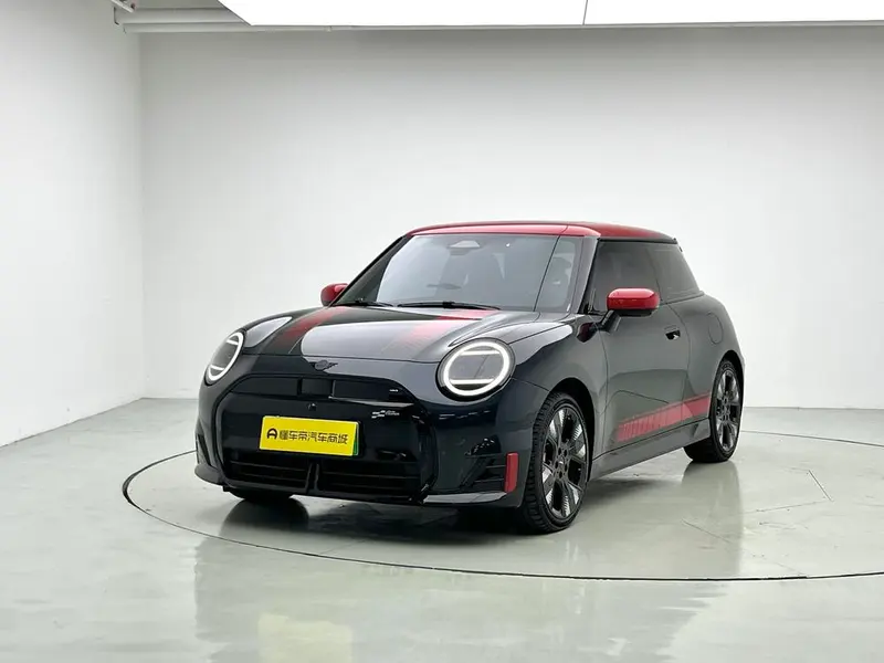 MINI JCW, 2025