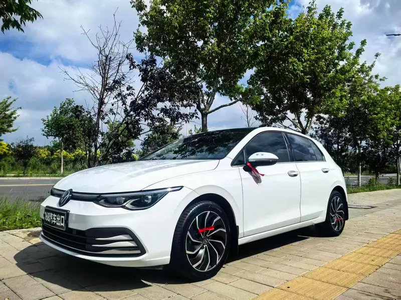 Volkswagen Golf, 2023