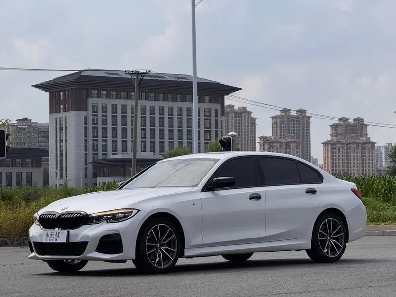 BMW 3-Series, 2022
