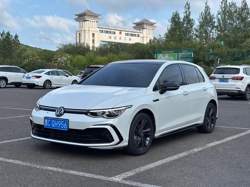 Volkswagen Golf, 2023