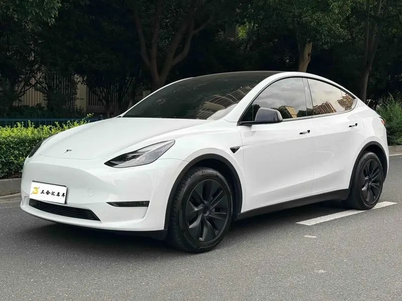 Tesla Model Y, 2024