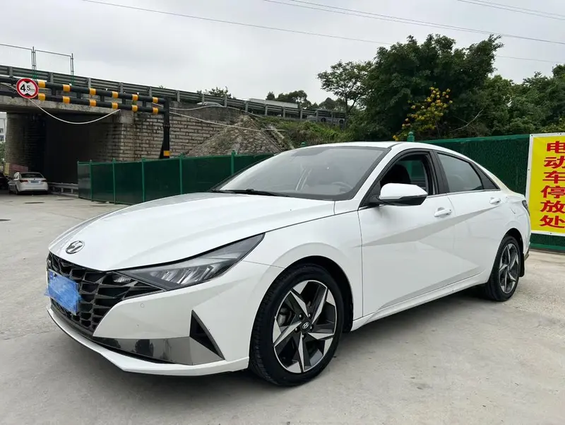 Hyundai Elantra, 2022