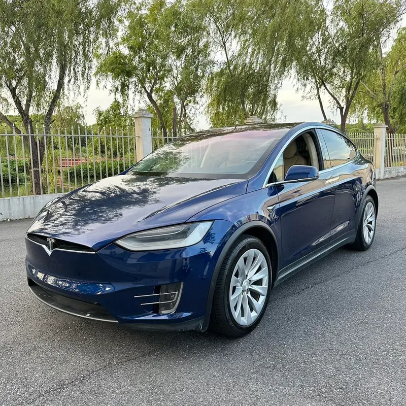Tesla Model X, 2017