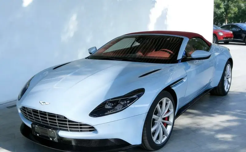 Aston Martin DB11, 2022