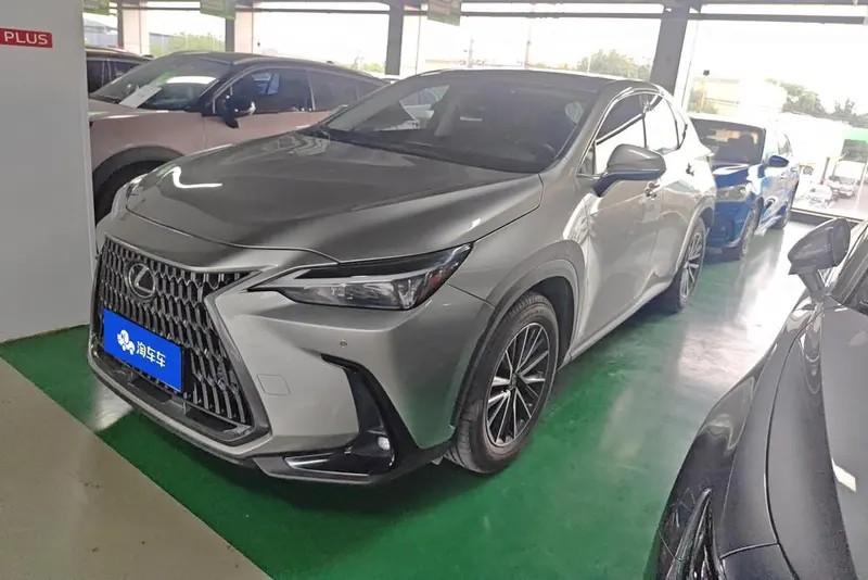 Lexus NX, 2022