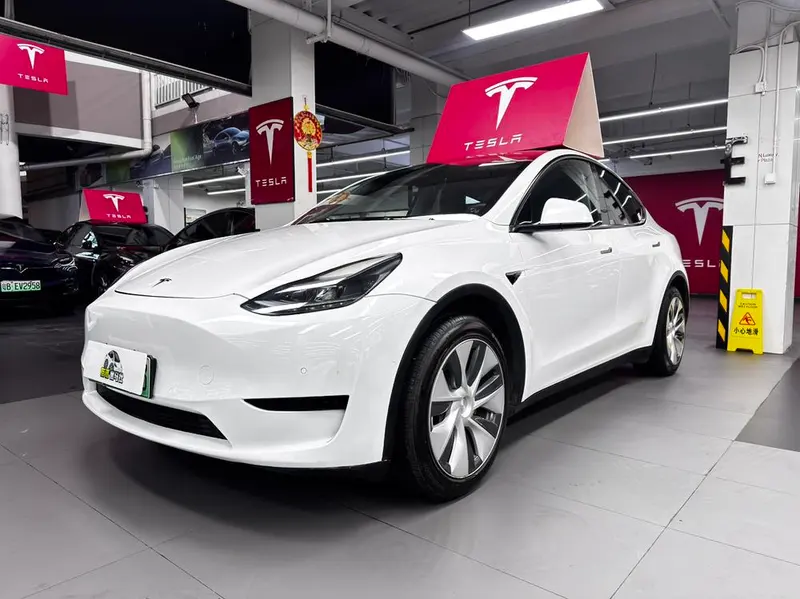 Tesla Model Y, 2022