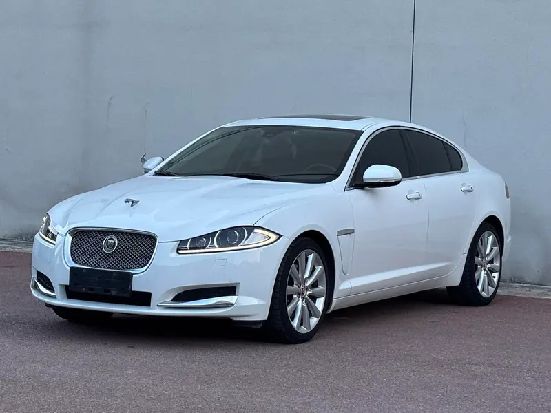 Jaguar XF, 2015