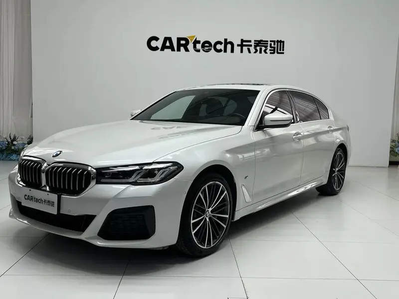 BMW 5-Series, 2022