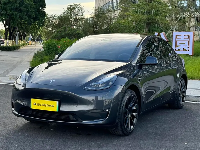 Tesla Model Y, 2024