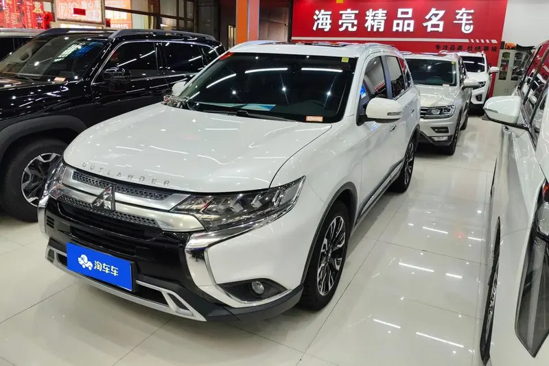 Mitsubishi Outlander, 2020