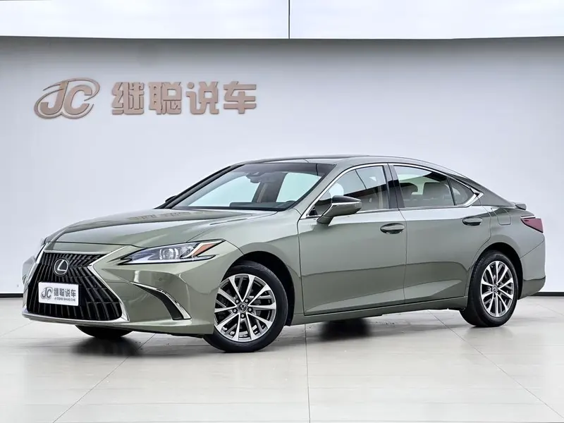 Lexus ES, 2022