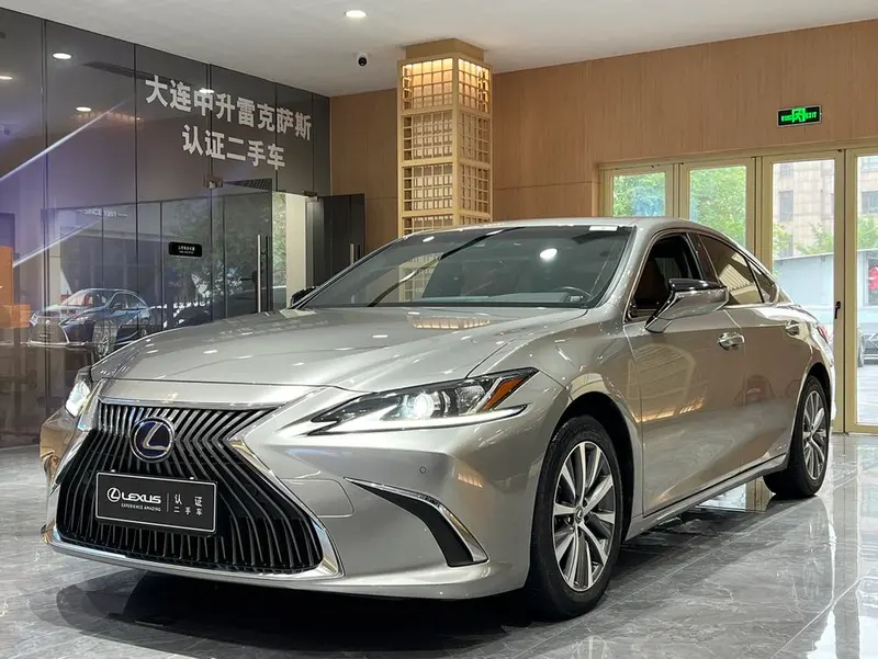 Lexus ES, 2020