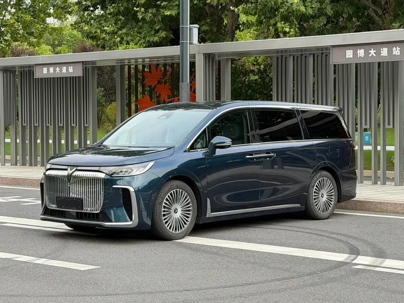 Voyah Dreamer PHEV, 2025