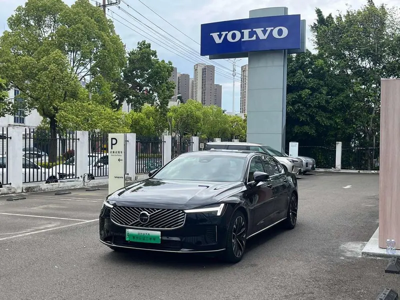 Volvo S90 PHEV, 2026