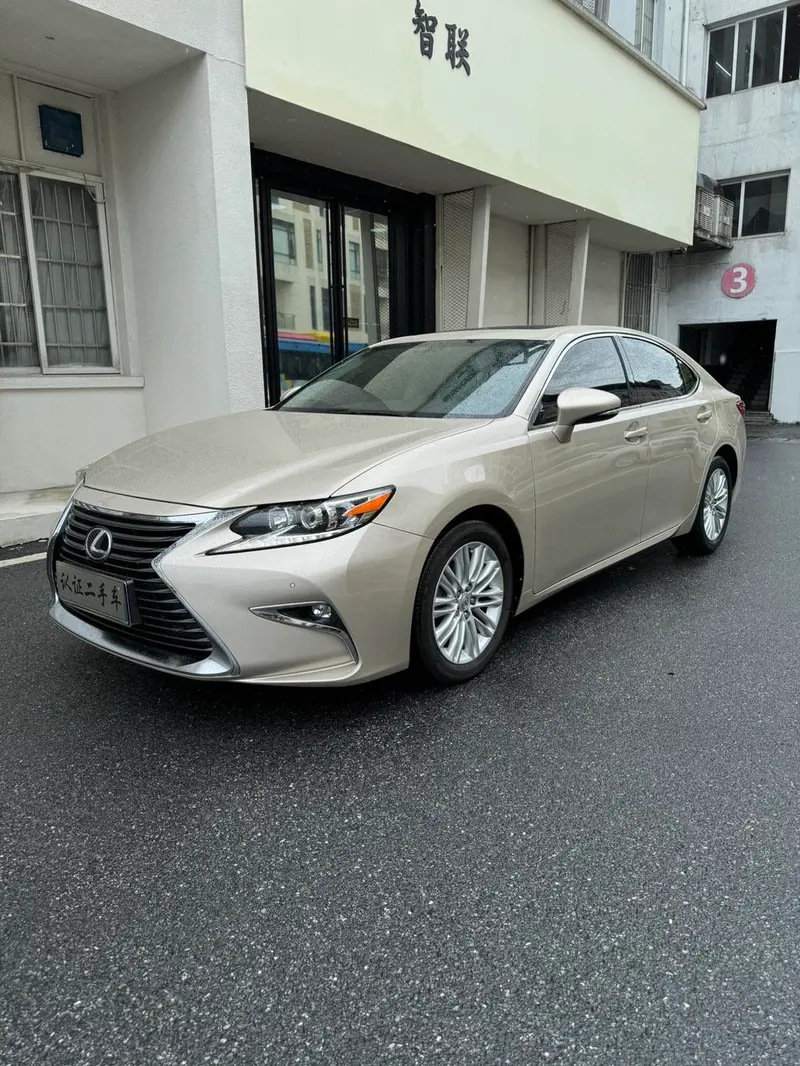 Lexus ES, 2015