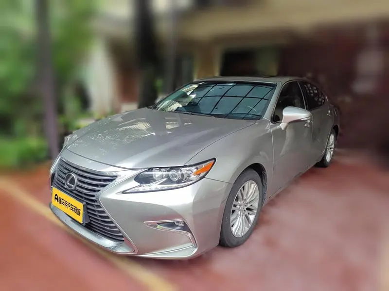 Lexus ES, 2015