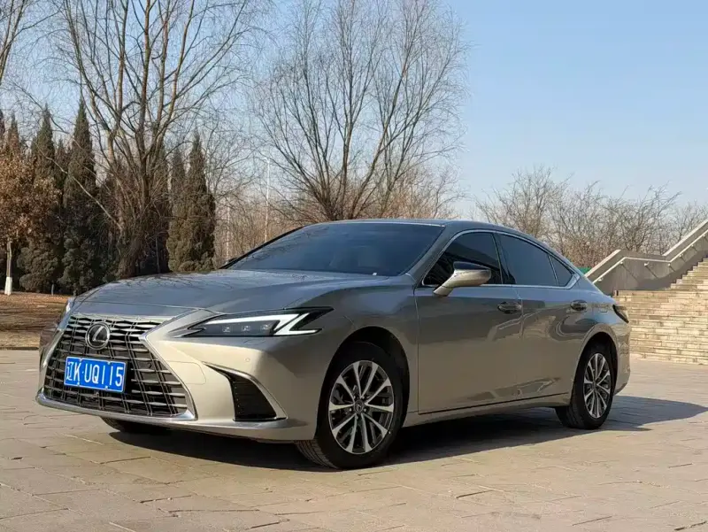 Lexus ES, 2025