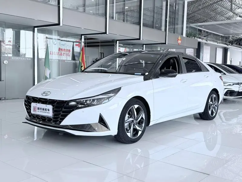 Hyundai Elantra, 2022