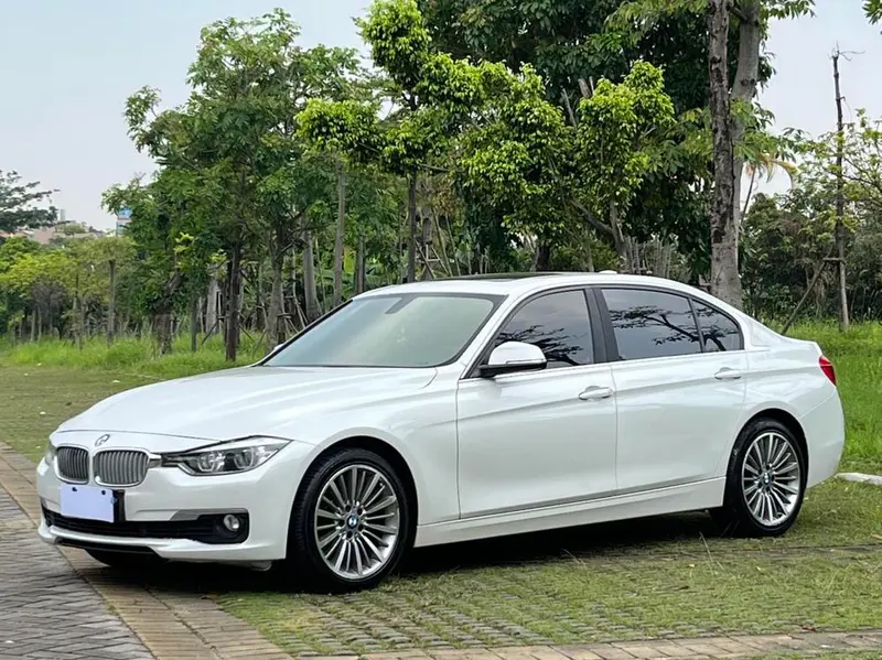 BMW 3-Series, 2019