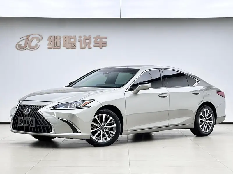 Lexus ES, 2022