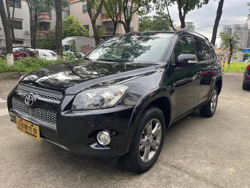 Toyota RAV4, 2011