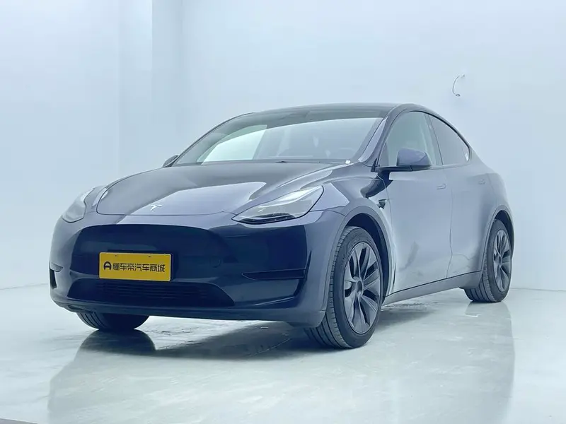 Tesla Model Y, 2024