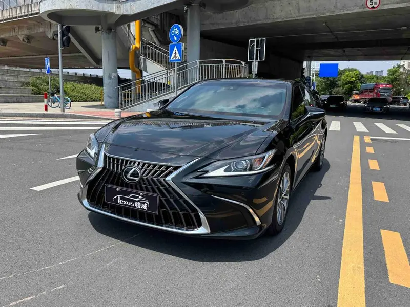 Lexus ES, 2022