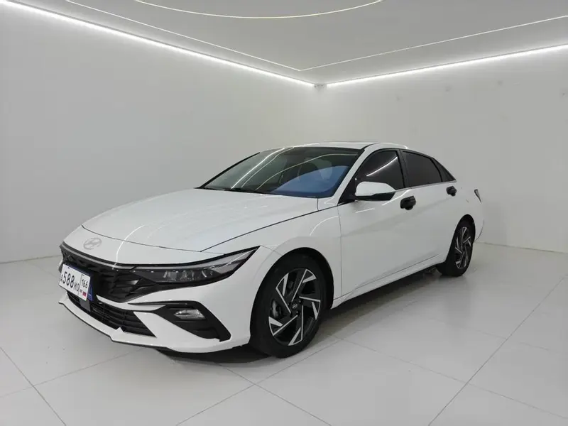 Hyundai Elantra, 2023