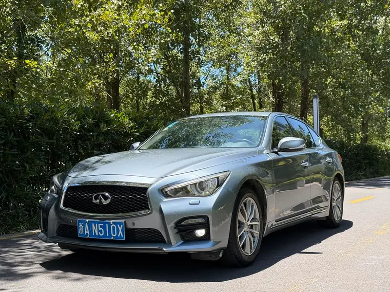 Infiniti Q50L, 2015