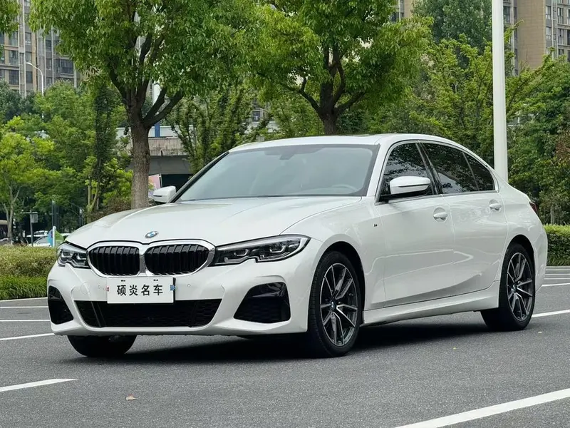 BMW 3-Series, 2022