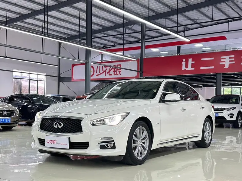 Infiniti Q50L, 2015