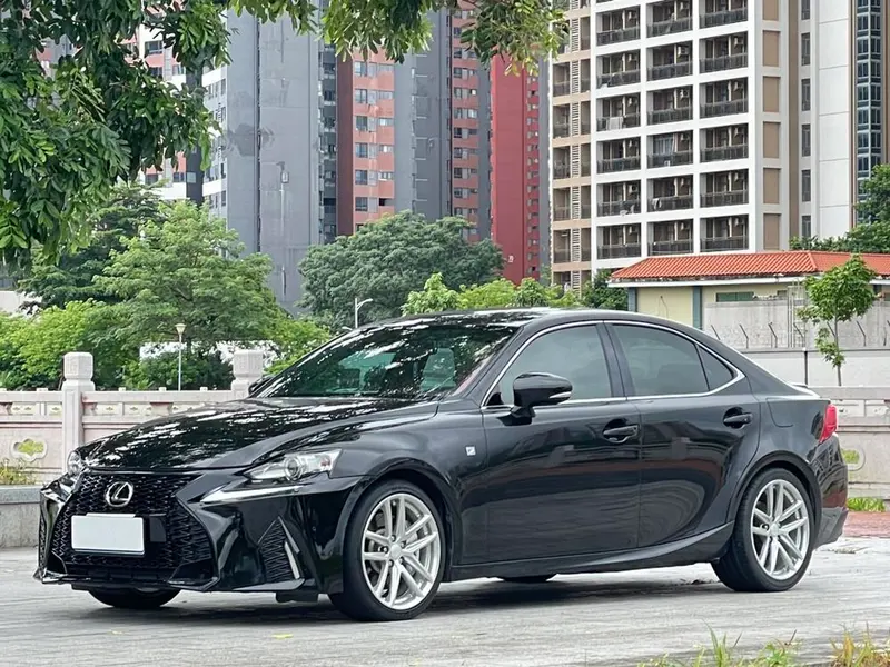 Lexus IS, 2013