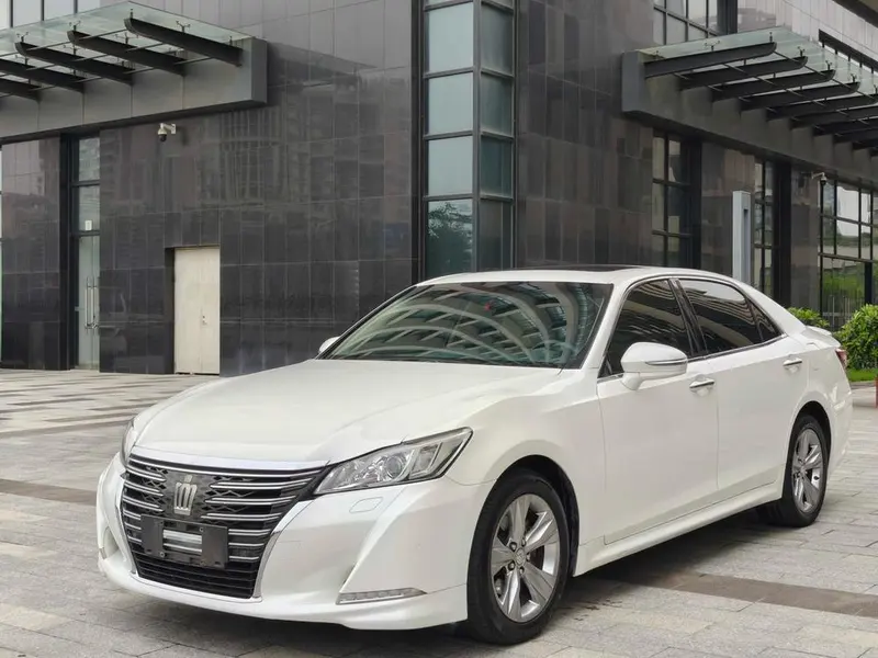 Toyota Crown, 2015