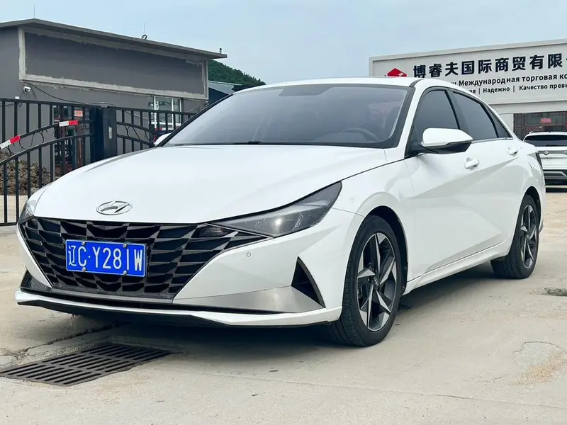 Hyundai Elantra, 2022