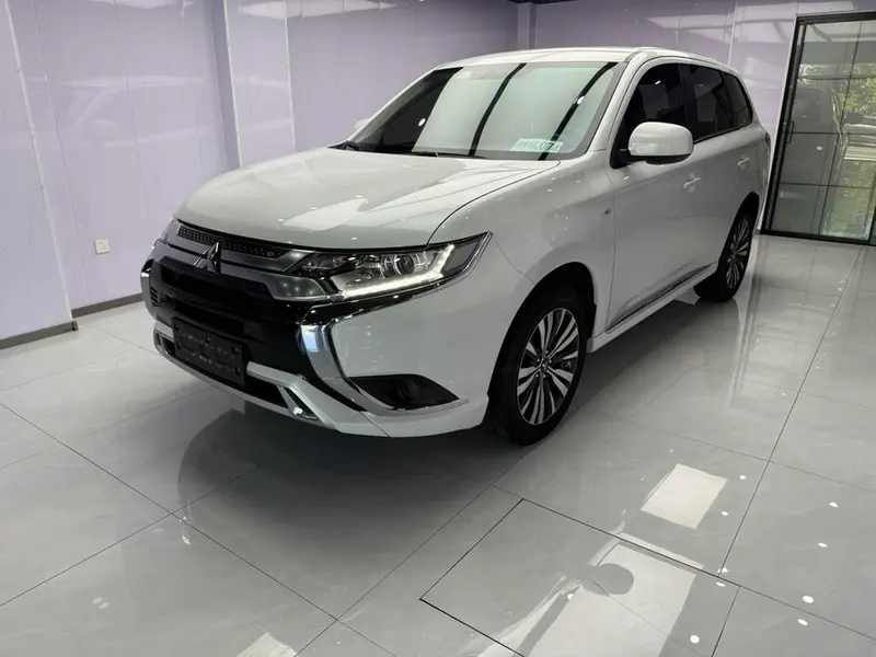 Mitsubishi Outlander, 2021